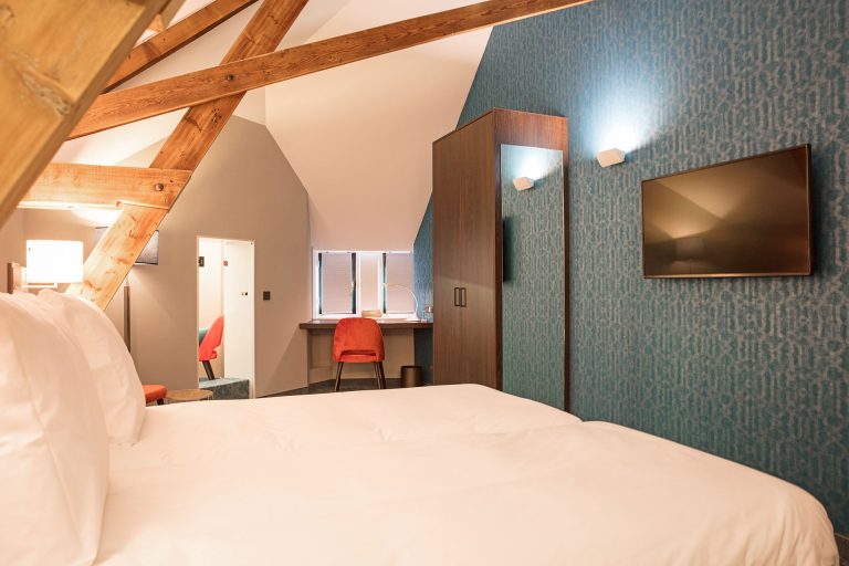 achtergrond-hotel-toren-kamer-koppelpaarden-lichtenvoorde